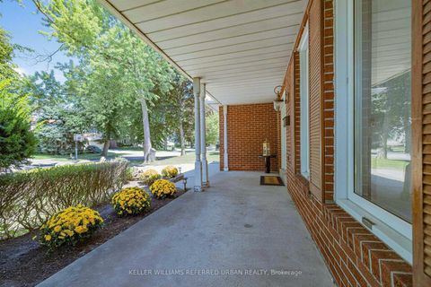 Photo 2 at 7 Chipstead Road, Don Mills, Toronto