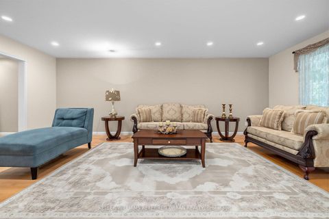 Photo 5 at 7 Chipstead Road, Don Mills, Toronto