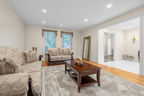 Photo 7 at 7 Chipstead Road, Don Mills, Toronto