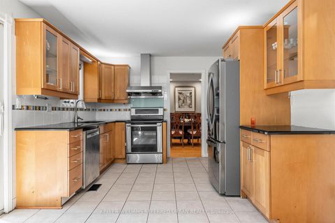 Photo 14 at 7 Chipstead Road, Don Mills, Toronto