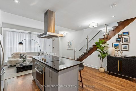 Photo 3 at 107 - 116 George Street, Moss Park, Toronto