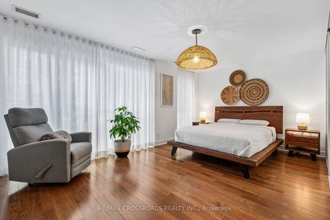 Photo 8 at 107 - 116 George Street, Moss Park, Toronto