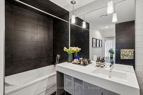 Photo 12 at 107 - 116 George Street, Moss Park, Toronto