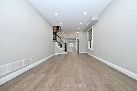 Photo 4 at 129 Saint Damian Avenue, Vellore Village, Vaughan