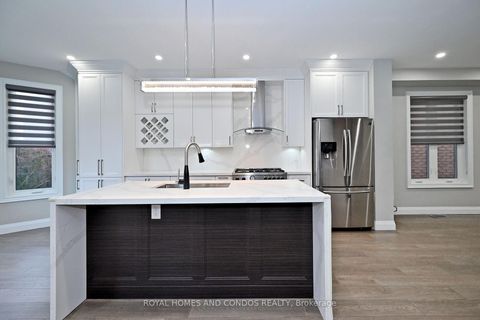 Photo 13 at 129 Saint Damian Avenue, Vellore Village, Vaughan