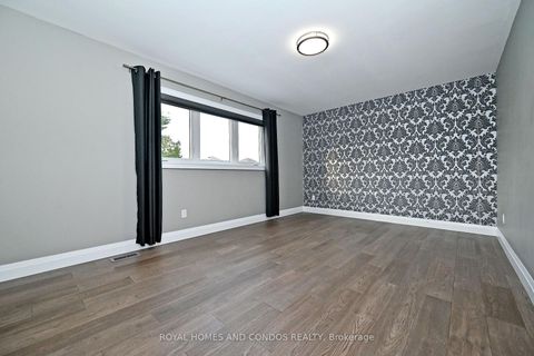 Photo 33 at 129 Saint Damian Avenue, Vellore Village, Vaughan