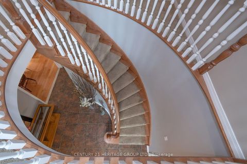 Photo 17 at 55 Chartwell Crescent, Keswick North, Georgina