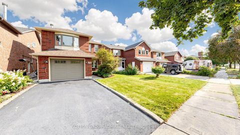 Photo 2 at 160 Marlott Road, Maple, Vaughan