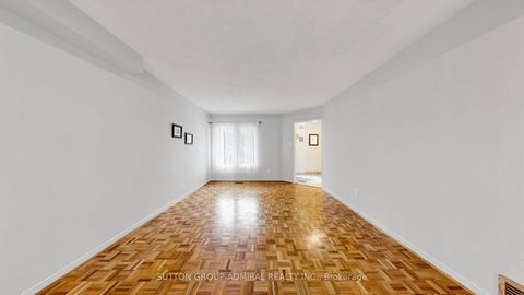 Photo 8 at 160 Marlott Road, Maple, Vaughan