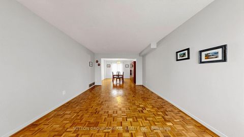 Photo 9 at 160 Marlott Road, Maple, Vaughan