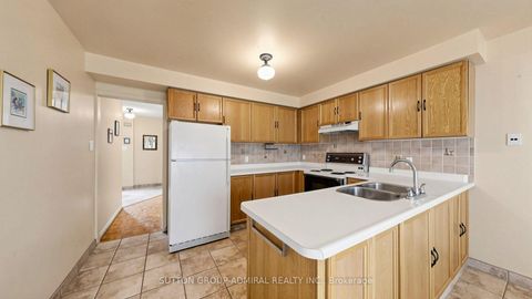 Photo 13 at 160 Marlott Road, Maple, Vaughan