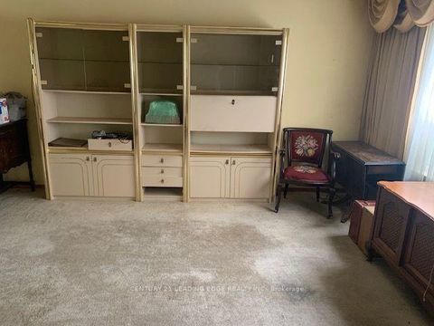Photo 2 at 18 Kentish Crescent, Malvern West, Toronto