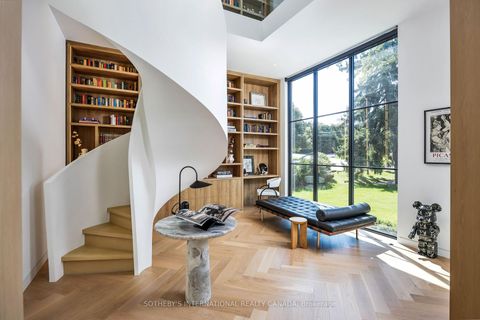 Photo 2 at 7 Appleby Court, City Centre West, Toronto