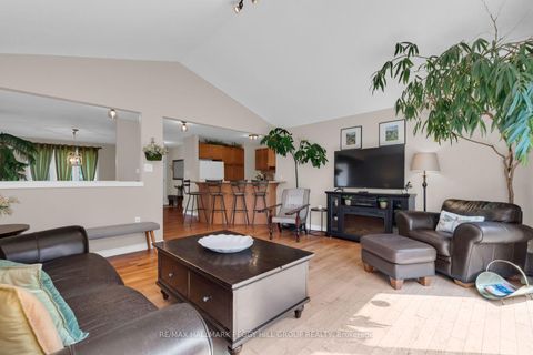 Photo 3 at 43 Nicklaus Drive, East Bayfield, Barrie