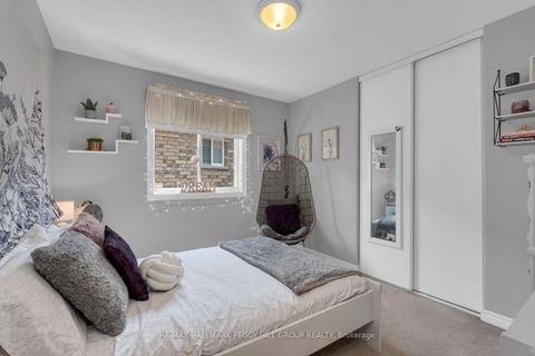 Photo 8 at 43 Nicklaus Drive, East Bayfield, Barrie