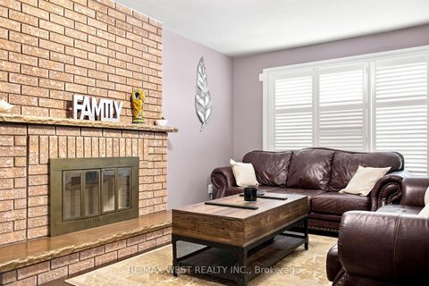 Photo 1 at 414 Belview Avenue, East Woodbridge, Vaughan