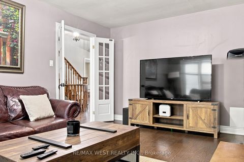 Photo 2 at 414 Belview Avenue, East Woodbridge, Vaughan