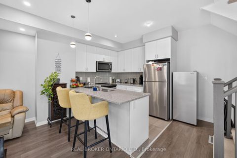 Photo 8 at 63 - 35 Applewood Lane, Etobicoke West Mall, Toronto