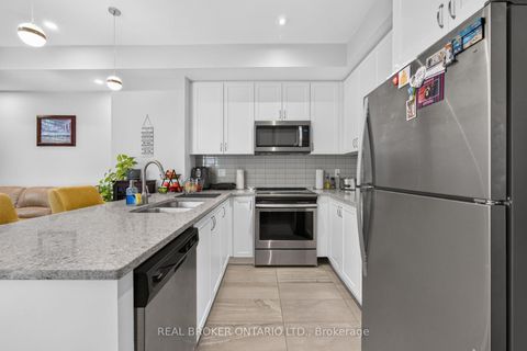 Photo 9 at 63 - 35 Applewood Lane, Etobicoke West Mall, Toronto