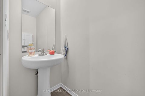 Photo 10 at 63 - 35 Applewood Lane, Etobicoke West Mall, Toronto