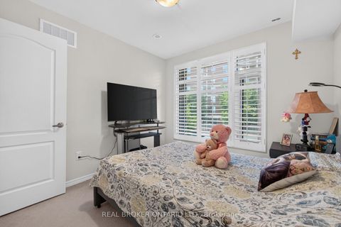 Photo 13 at 63 - 35 Applewood Lane, Etobicoke West Mall, Toronto