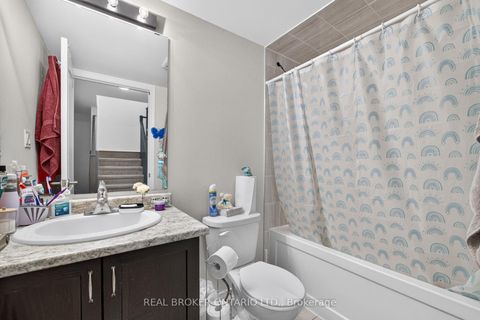 Photo 14 at 63 - 35 Applewood Lane, Etobicoke West Mall, Toronto