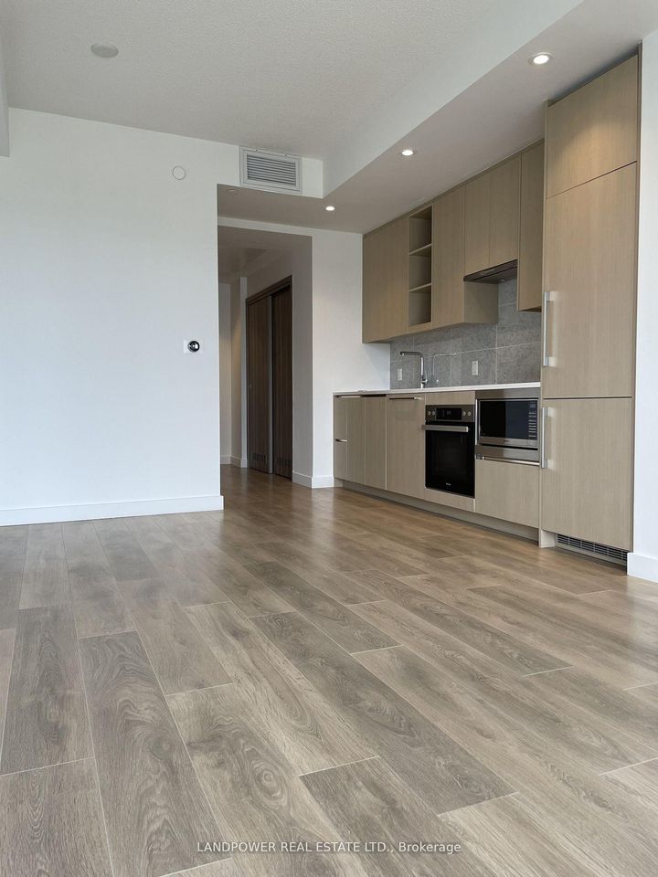 Photo 3 at 810 - 85 McMahon Drive, Bayview Village, Toronto
