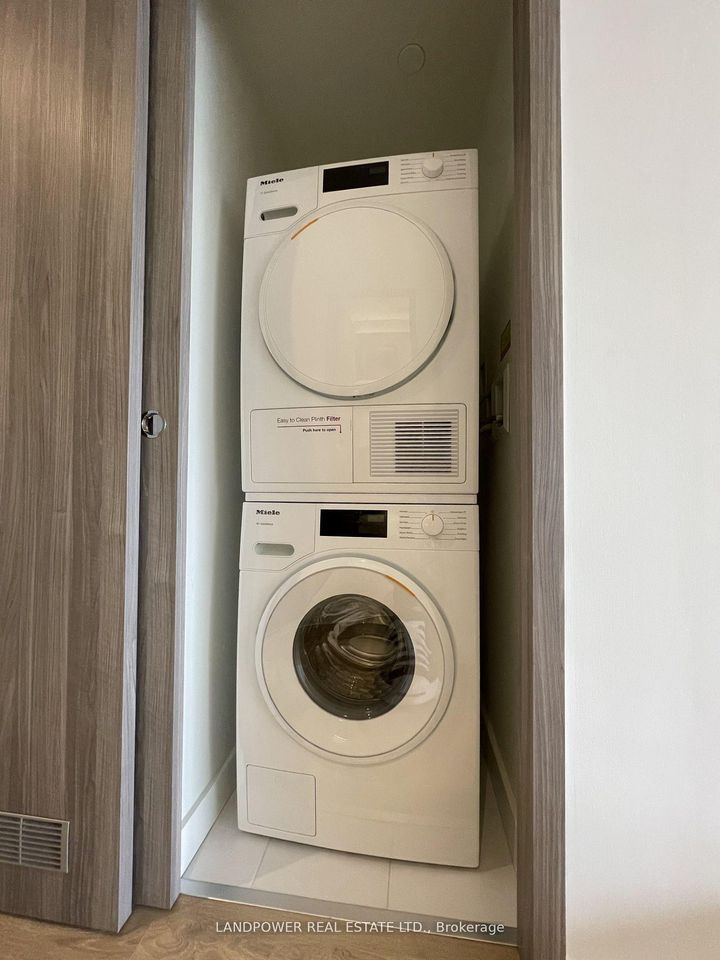Photo 9 at 810 - 85 McMahon Drive, Bayview Village, Toronto