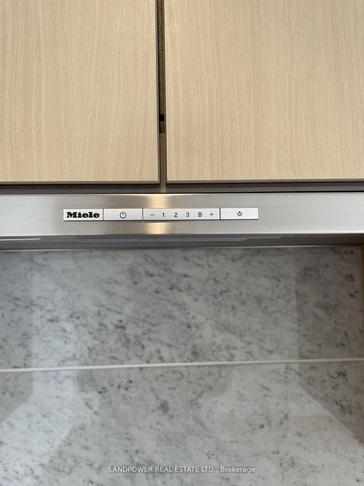 Photo 13 at 810 - 85 McMahon Drive, Bayview Village, Toronto