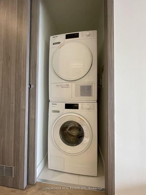 Photo 9 at 810 - 85 McMahon Drive, Bayview Village, Toronto