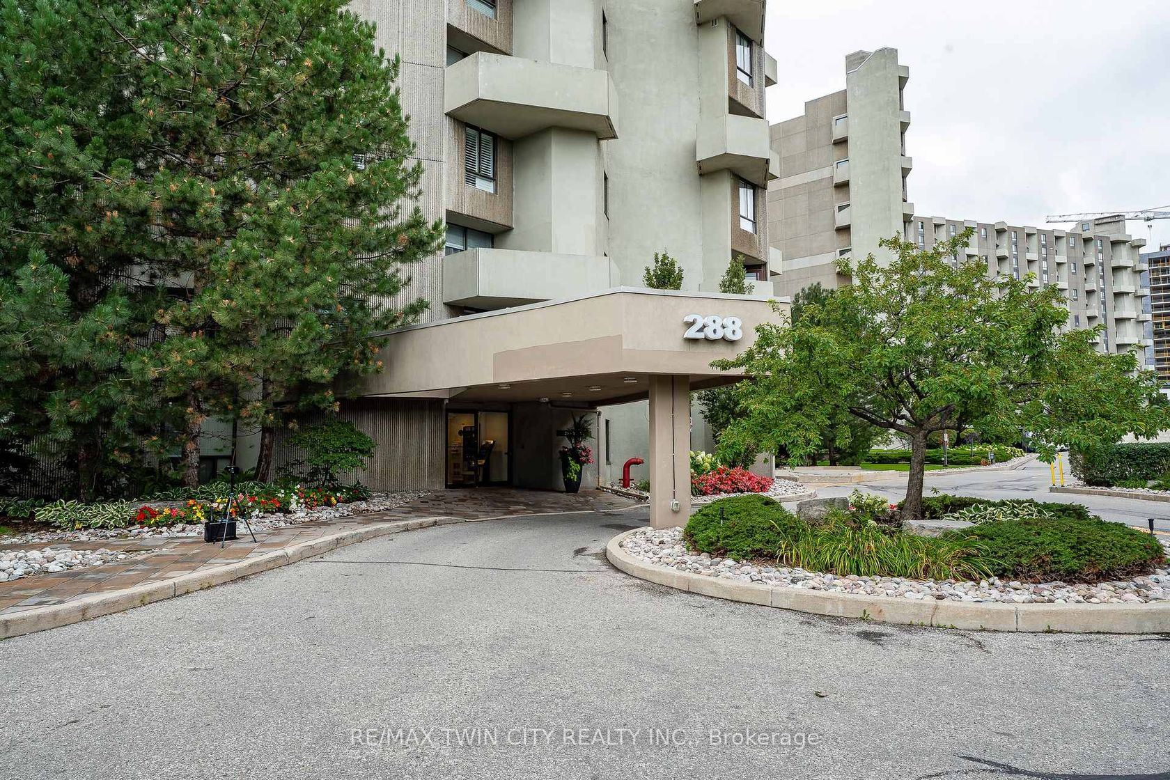 A32 - 288 Mill Road, Markland Wood, Toronto 