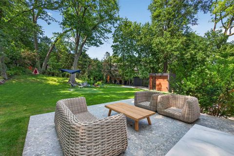 Photo 4 at 8 Breezewood Drive, Queensway, Toronto