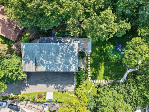 Photo 6 at 8 Breezewood Drive, Queensway, Toronto