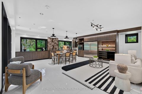 Photo 10 at 8 Breezewood Drive, Queensway, Toronto