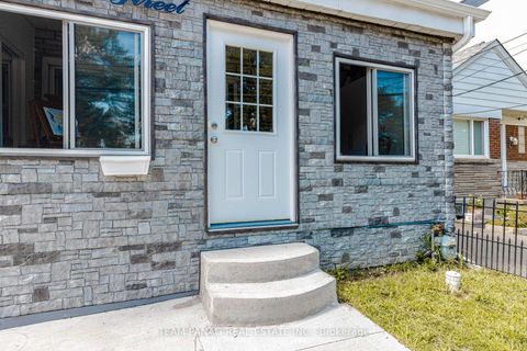 Photo 1 at 14 Spears Street, Smythe, Toronto