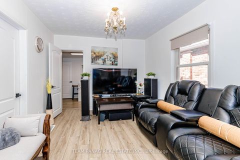Photo 7 at 14 Spears Street, Smythe, Toronto