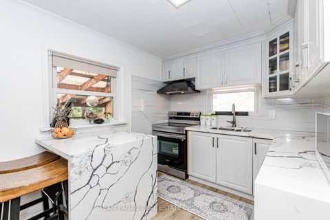 Photo 10 at 14 Spears Street, Smythe, Toronto