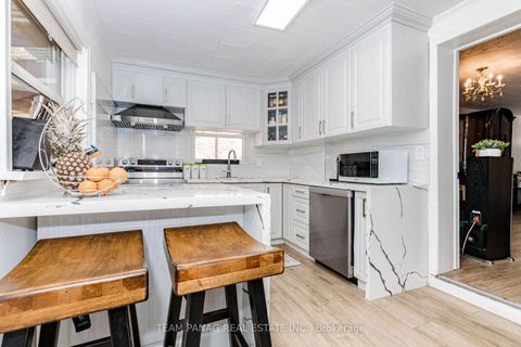 Photo 11 at 14 Spears Street, Smythe, Toronto