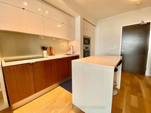 Photo 2 at 4011 - 21 Iceboat Terrace, Waterfront Communities C1, Toronto
