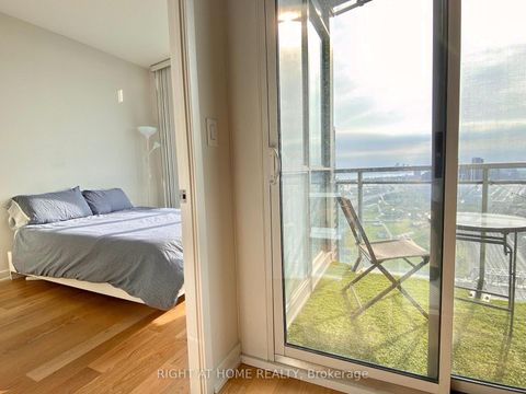 Photo 7 at 4011 - 21 Iceboat Terrace, Waterfront Communities C1, Toronto