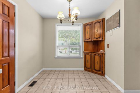 Photo 10 at 12 Candlewood Crescent, York University Heights, Toronto
