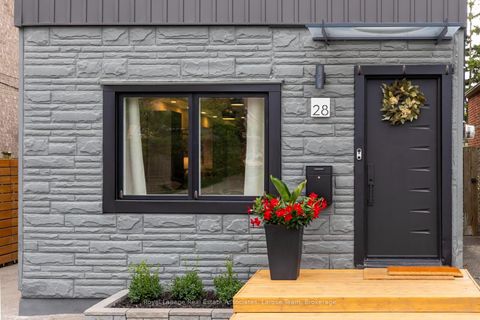 Photo 2 at 28 Thirtieth Street, Long Branch, Toronto