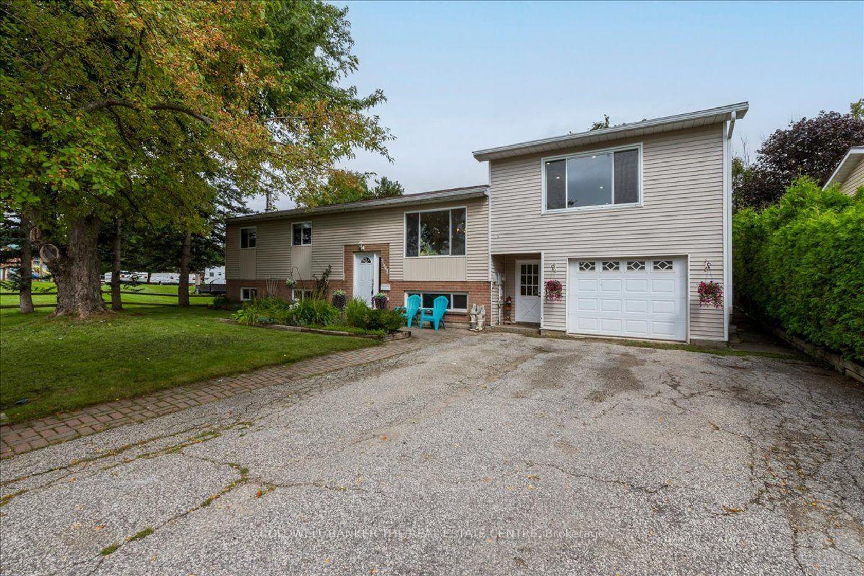 2593 Lawrence Avenue, Stroud, Innisfil photo 2