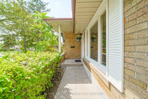 Photo 3 at 54 Charlemont Crescent, Sullivan, Toronto