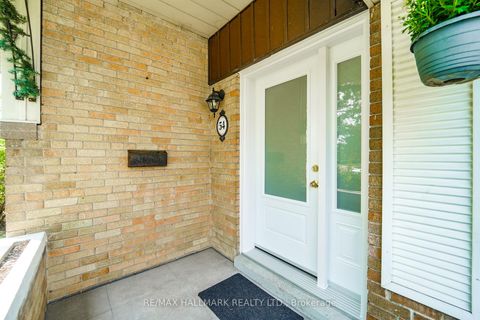 Photo 4 at 54 Charlemont Crescent, Sullivan, Toronto