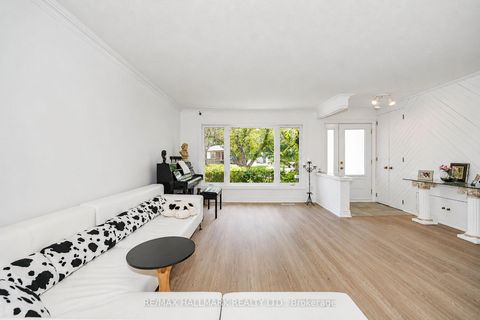 Photo 7 at 54 Charlemont Crescent, Sullivan, Toronto