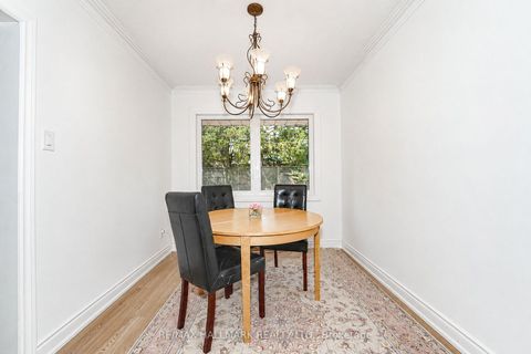 Photo 12 at 54 Charlemont Crescent, Sullivan, Toronto