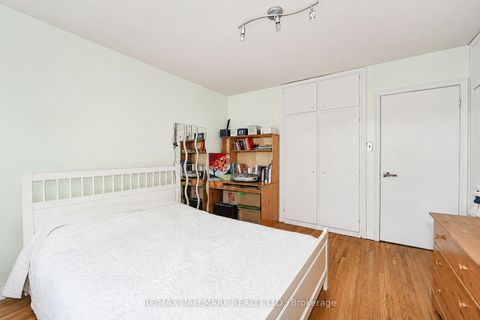 Photo 17 at 54 Charlemont Crescent, Sullivan, Toronto