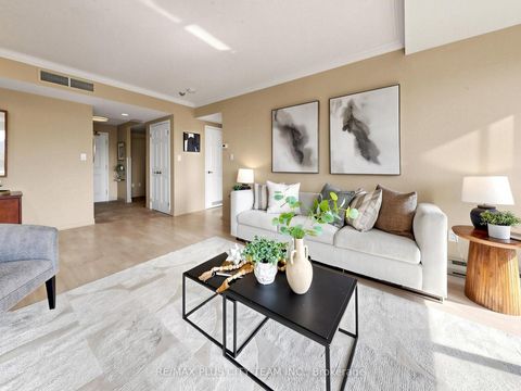 Photo 5 at 701 - 1818 Bayview Avenue, Mount Pleasant East, Toronto