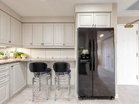 Photo 7 at 701 - 1818 Bayview Avenue, Mount Pleasant East, Toronto